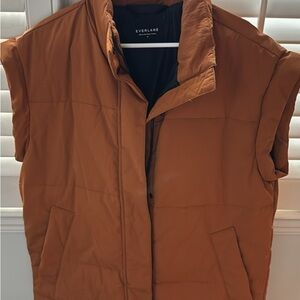 Everlane Women’s Brown oversized Puffer Vest